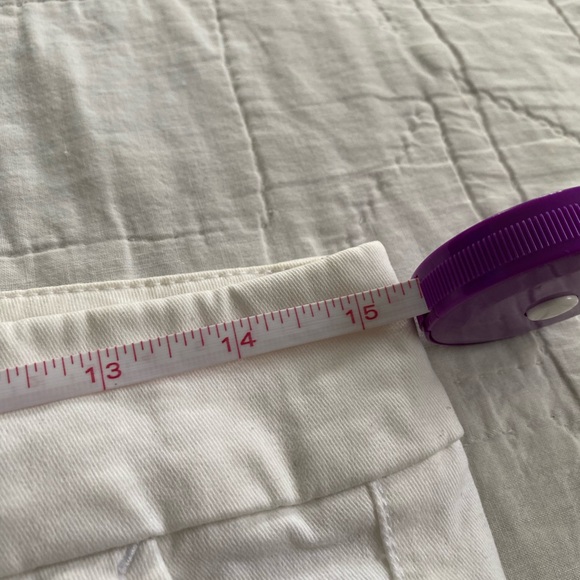 Everyone needs a stylish white pair of shorts in their wardrobe!! - Picture 7 of 10